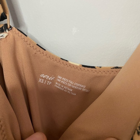 American Eagle / Aerie Leopard Wrap One Piece Swimsuit - leopard print - XSmall - Picture 4 of 5